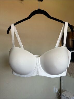 SKIMS Fits Everybody Strapless Wired Bra Size 40H  in Marble White New W/ Tags